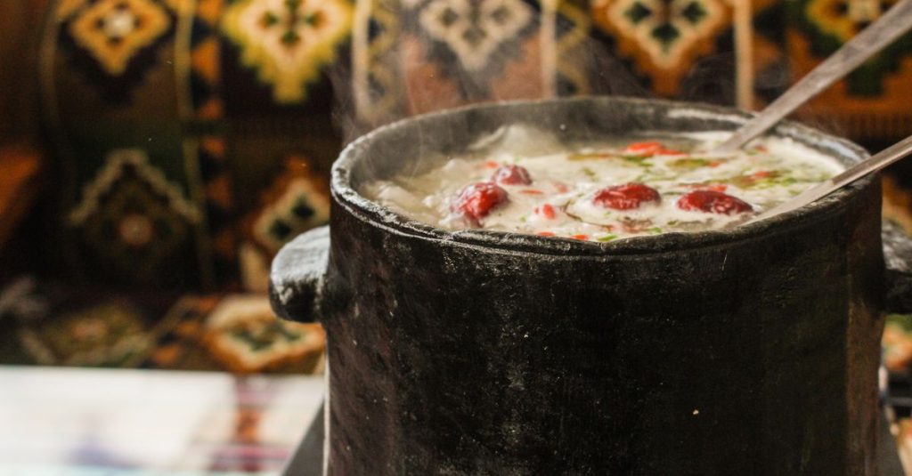 Що робити якщо пересолили страву: рятуємо суп, мʼясо, фарш